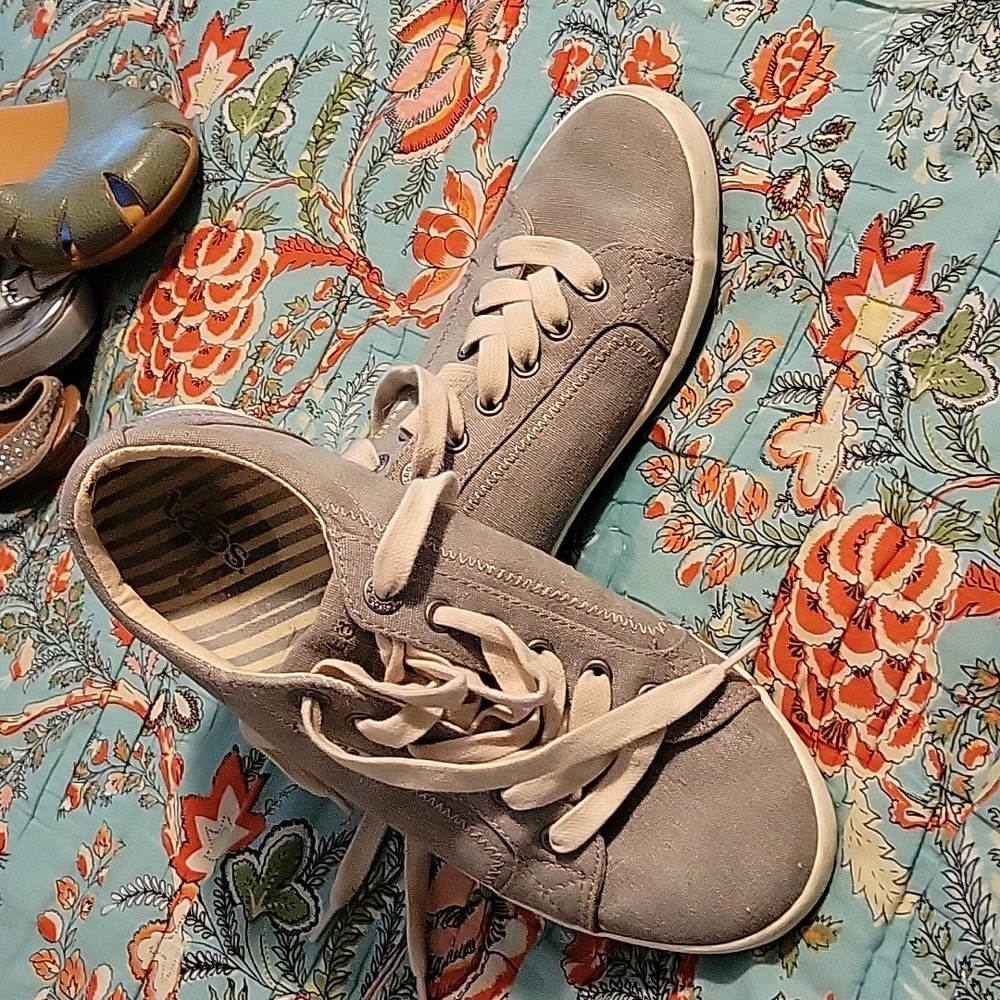 TAOS Star Sneaker Gray Canvas Womens 9 8 Eur 40
